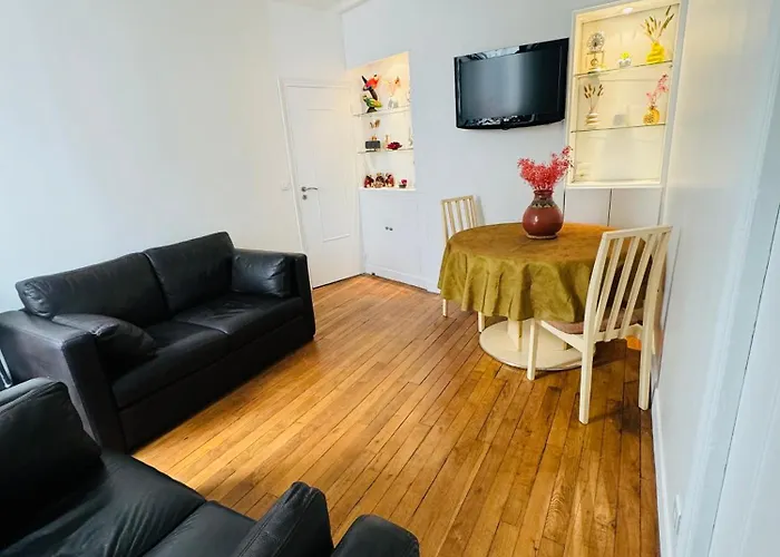 Bel Proche Tour Eiffel Paris