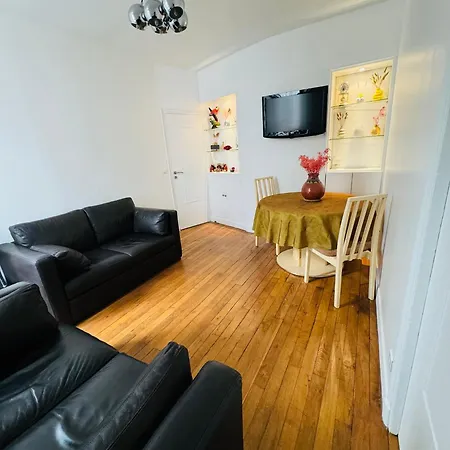 Bel Proche Tour Eiffel Parigi